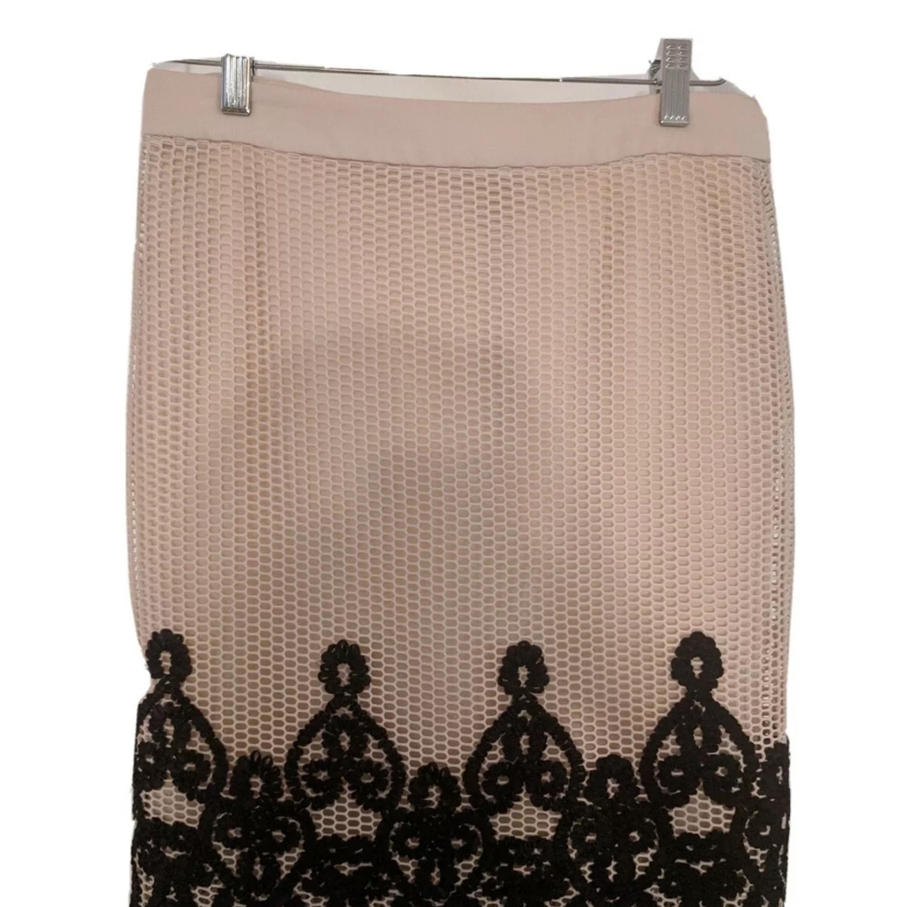 Endless Rose Skirt. Condition is Pre-owned. Size M